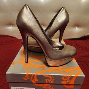 Women's size 6.5 Pewter Pumps